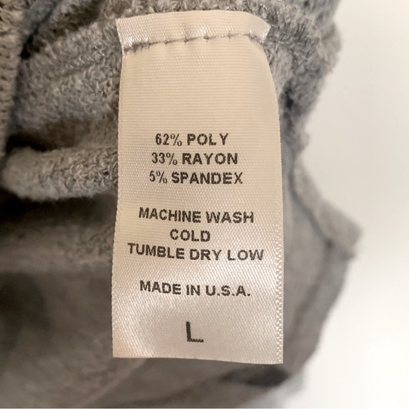 Jupee gray with stars motif. Light weight long sleeve and v neck hoodie. Size L - Picture 7 of 7